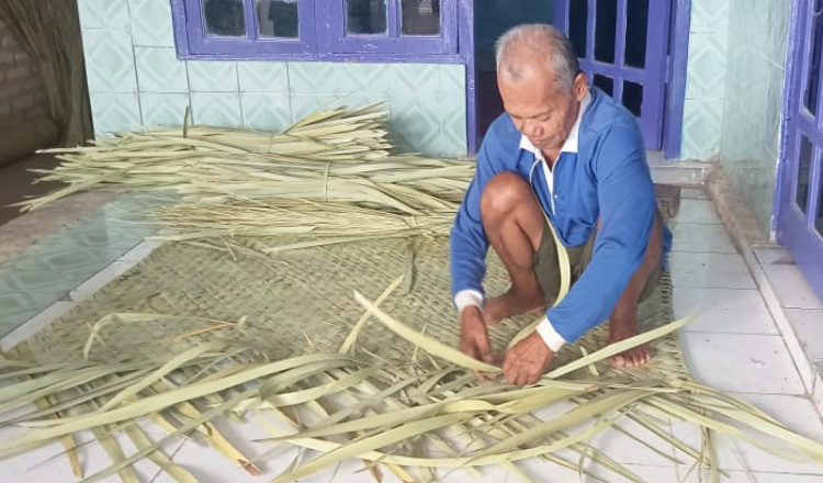 Blazer dari Sumba: Ketika Tradisi Bertemu dengan Dunia Mode