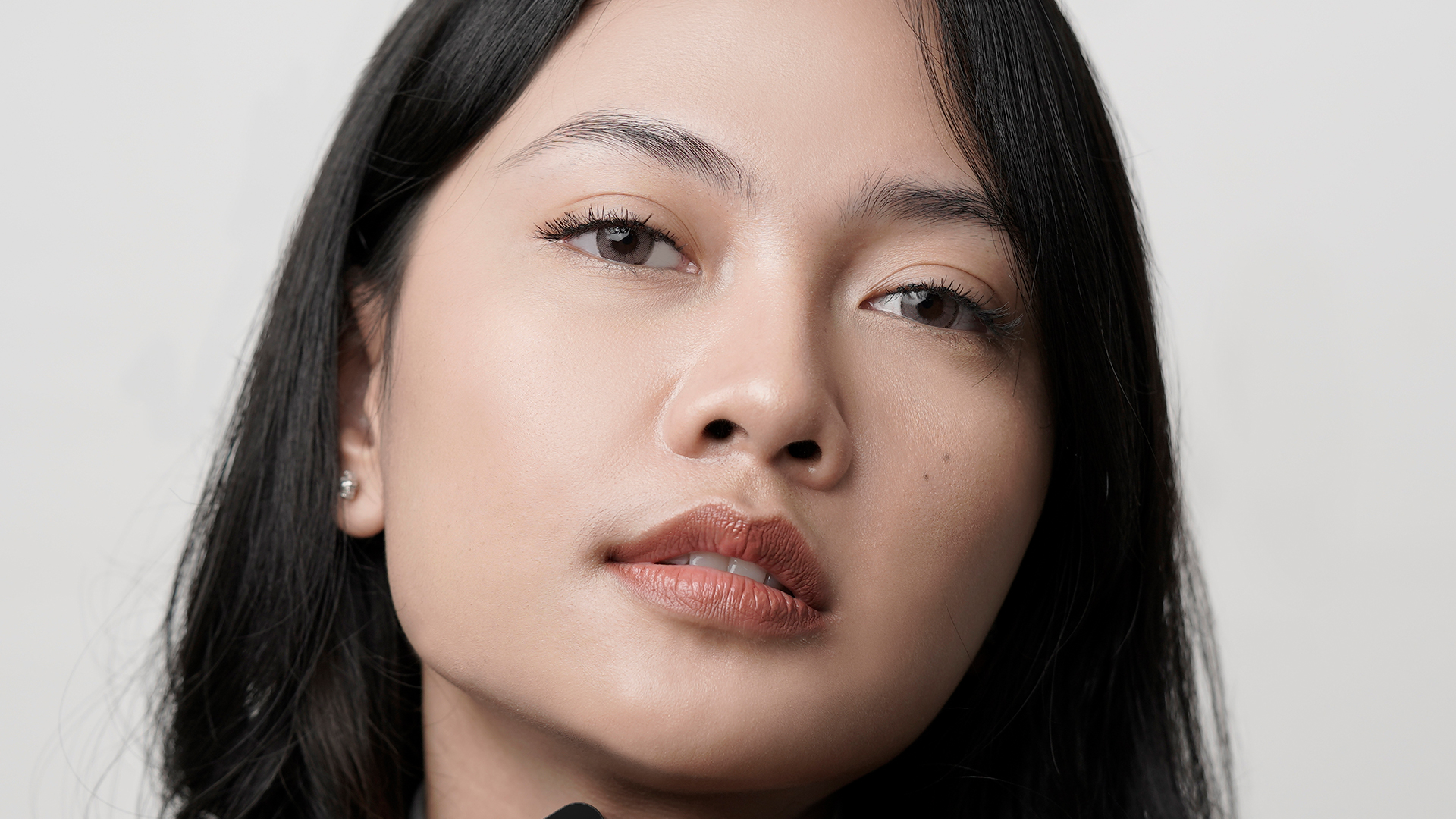 Blush dari Saripati Warna Kulit Bunga yang Menangis: Sentuhan Alam untuk Rona Pipi yang Memukau