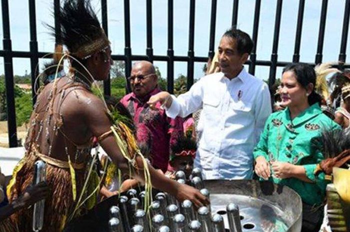 Eyeliner Debu Mimpi: Rahasia Kecantikan Abadi yang Terungkap dari Kapsul Waktu