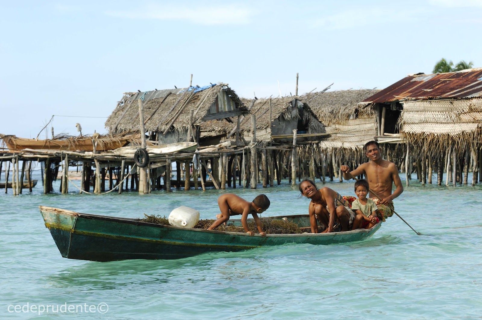 Jilbab Sulam Catatan Doa Bajau: Menjalin Tradisi, Iman, dan Harapan dalam Setiap Benang