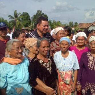 Masker Cahaya yang Ditempa dengan Nafas Dukun Laut
