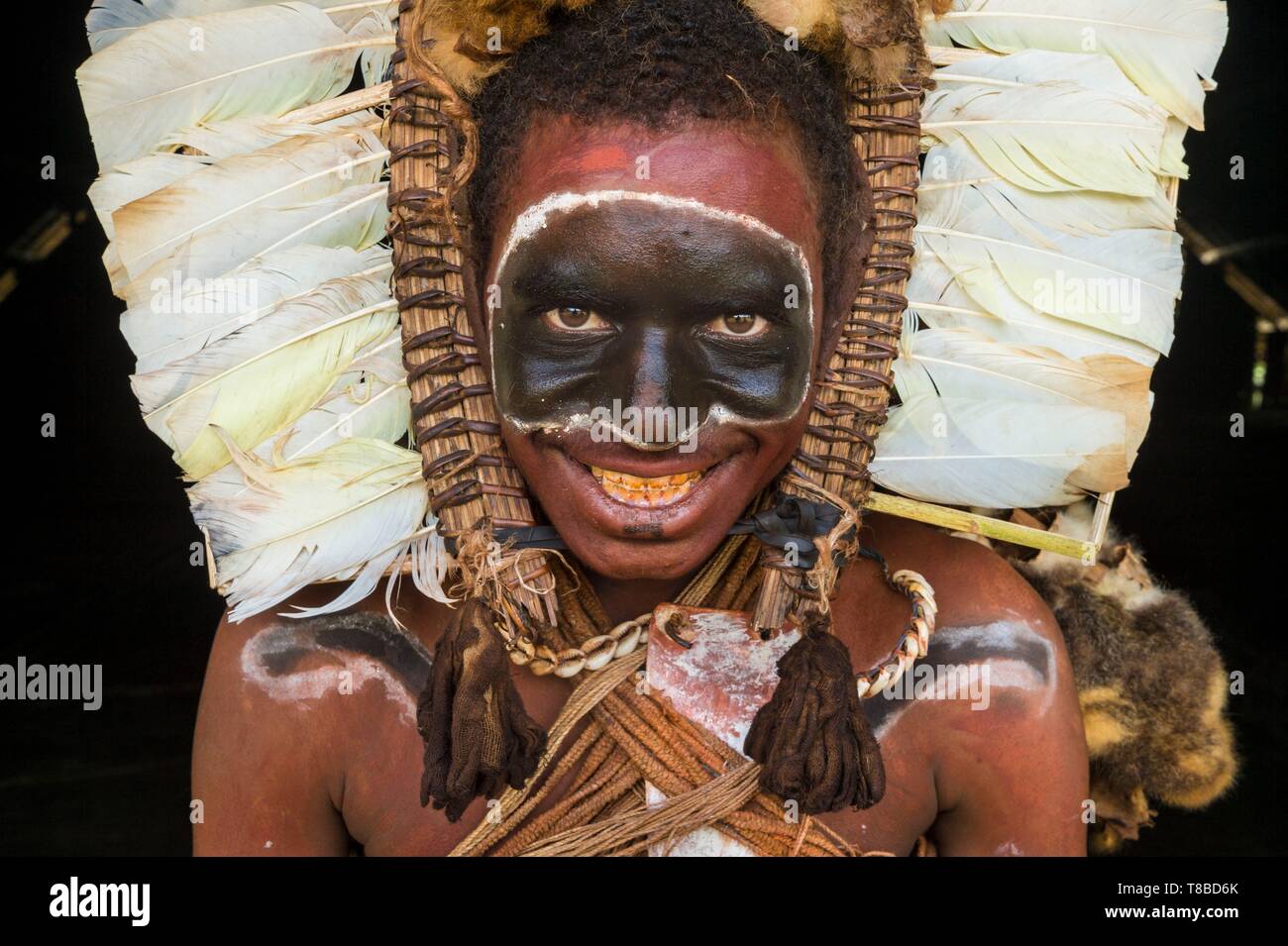 Ritual Kulit Bersinar Perempuan Suku Kaluli Papua Nugini: Warisan Alam dan Kecantikan Abadi